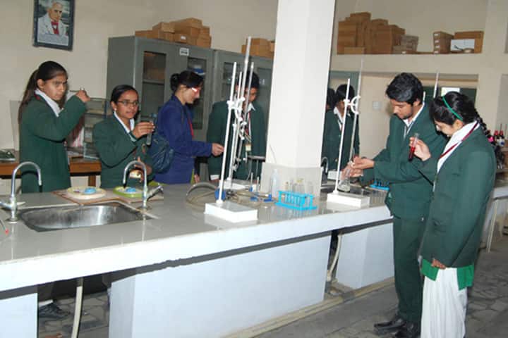 Shri Lajja Ram Bashesar Dass Gurukul Vidyapeeth-Biology Lab