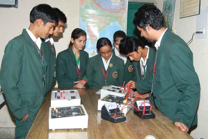 Shri Lajja Ram Bashesar Dass Gurukul Vidyapeeth-Physics Lab