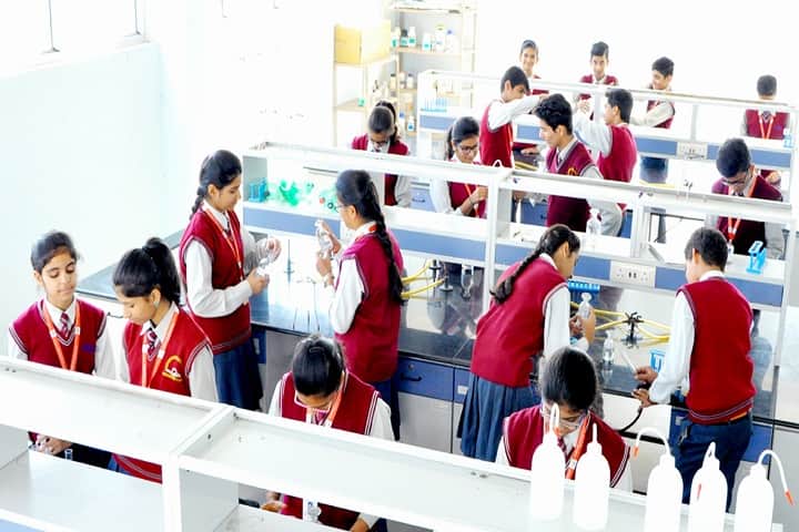 Siddharth International School-Chemistry Lab
