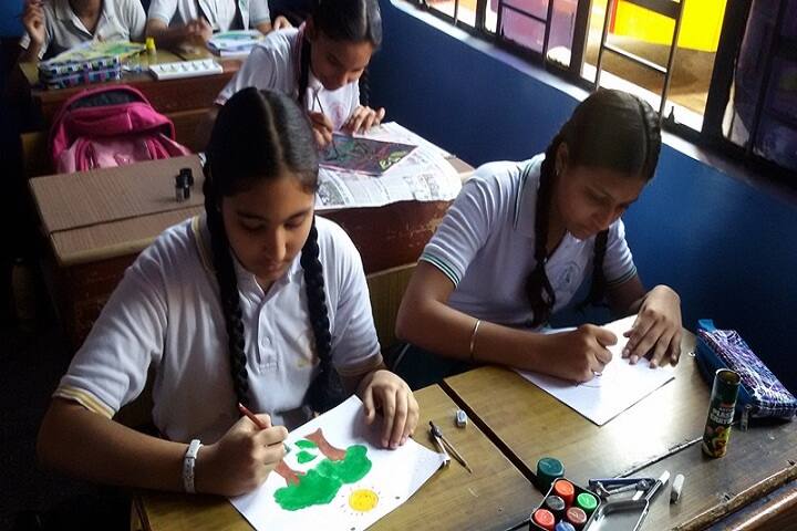 Spring Fields Public School-Painting class