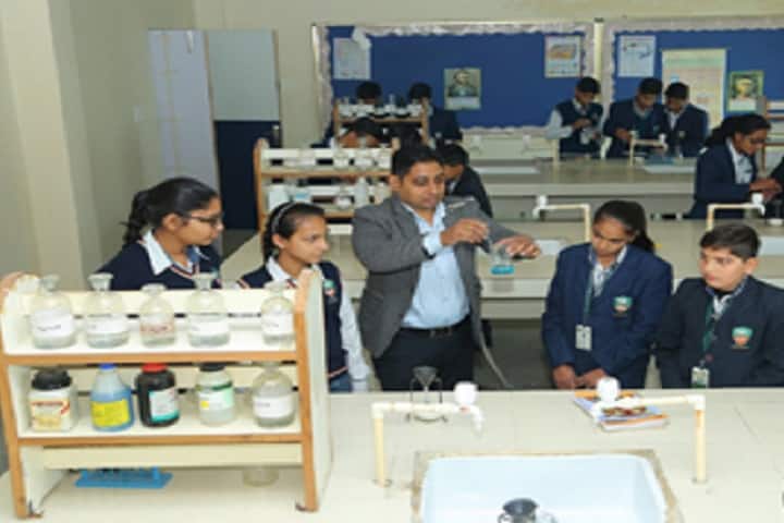 Universal Academy-Chemistry Lab