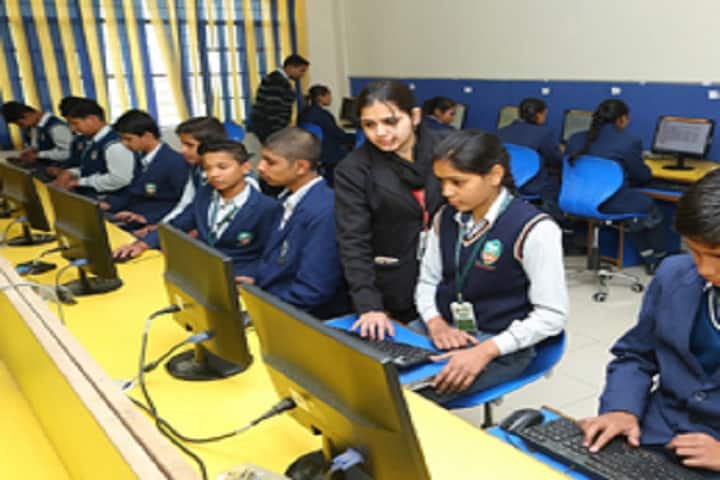 Universal Academy-Computer Lab