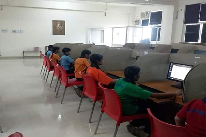 V M Senior Secondary School-Computer lab