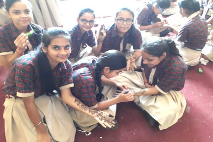 Vidya Anand Public School-Mehandi Competition