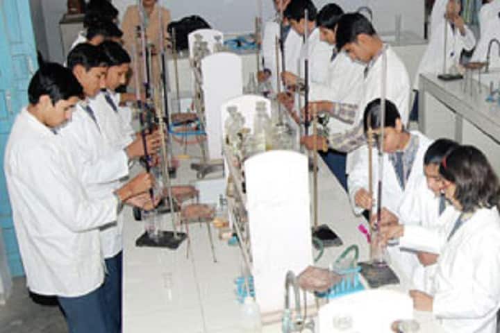 Vijaya Senior Secondary School-Chemistry Lab
