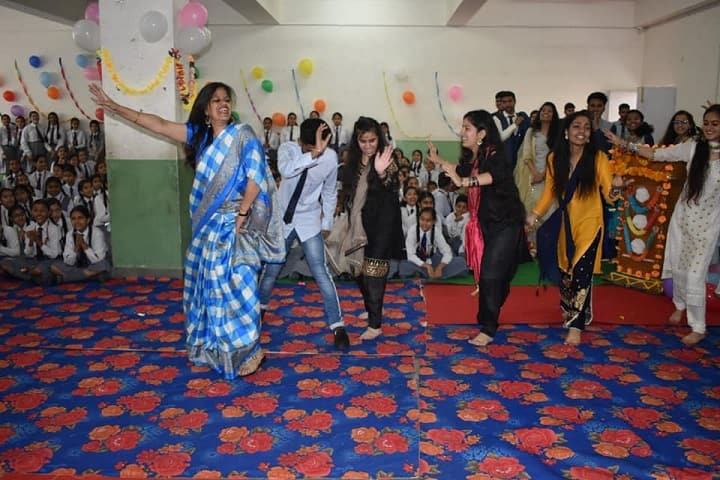 DAV Ambuja Vidya Niketan Public School-Dance