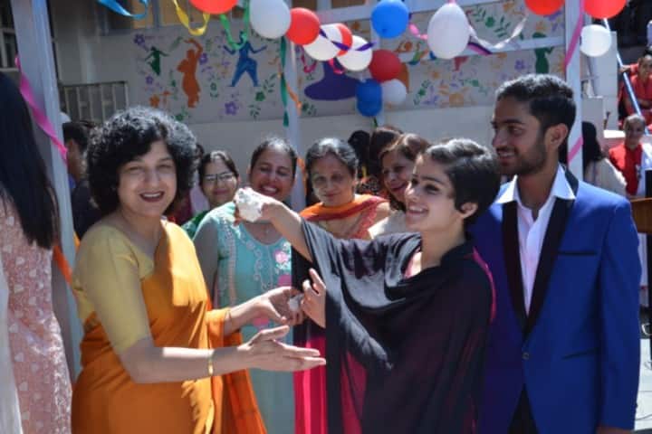 "D A V Senior Secondary Public School-teachers day"