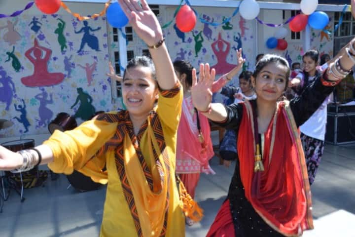 D A V Senior Secondary Public School-dance