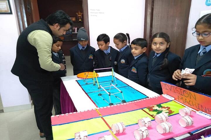 J S Wisdom World School-Science Fair1