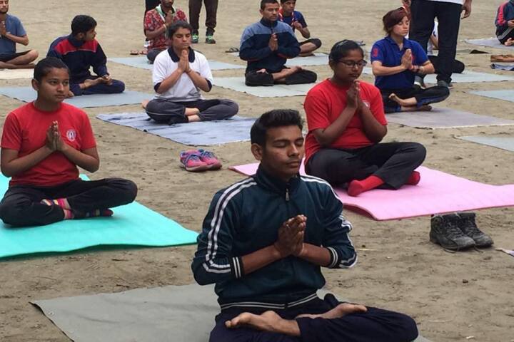 La Montessori School-Yoga Day