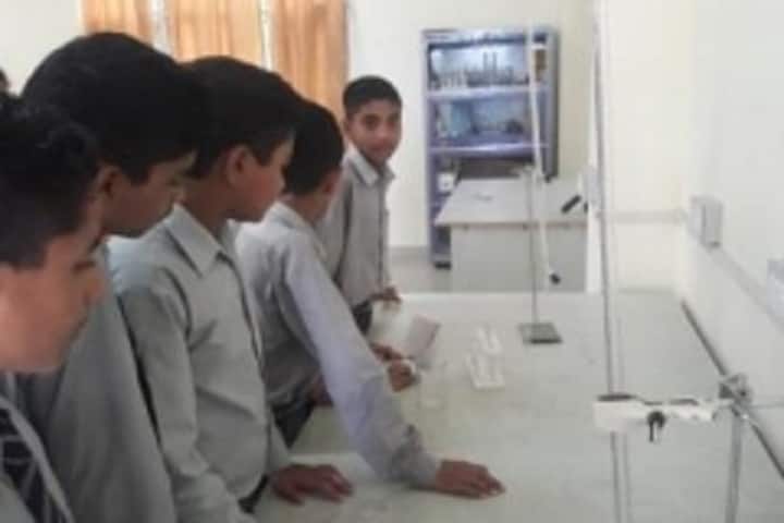 Laureate Global School-Lab1