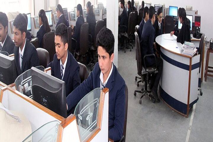 M I A DAV Public School-Computer-Lab