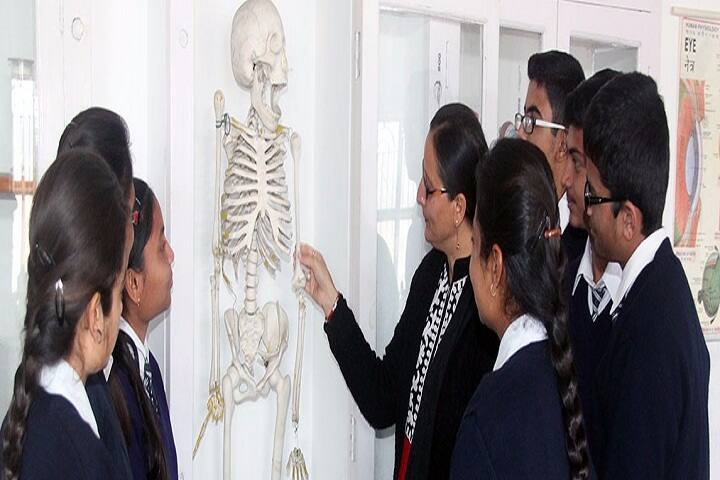 M I A DAVPublic School-Lab