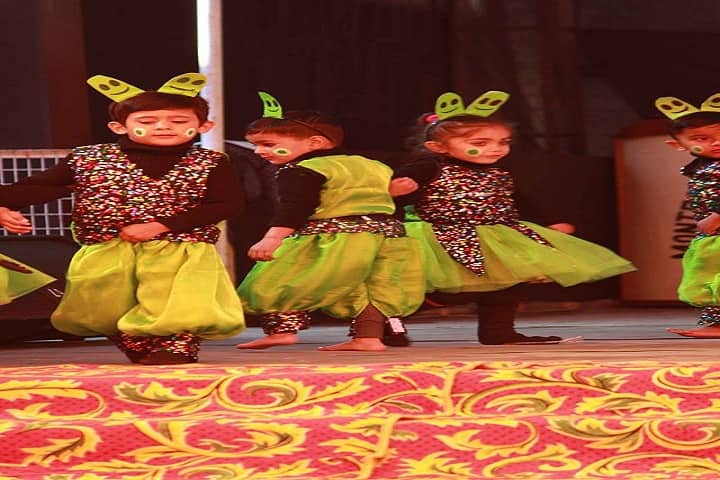 Montessorie Cambridge School-Dance