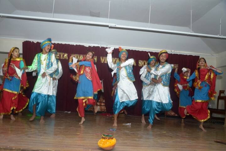 Padamshree N N Mohan Geeta Adarsh Vidyalaya-Dance 1