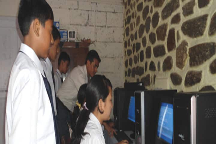 Roopland Public School-Computer lab