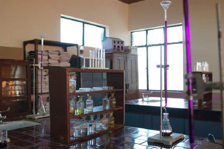 St Lukes Senior Secondary School-Chemistry-Lab
