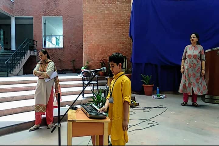 Heritage School-Singing