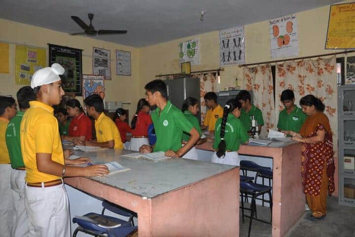 Maharaja Harisingh D A V Centanary Public School-Science Lab