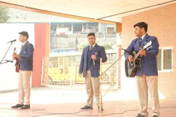 Model Academy-Guitar Playing