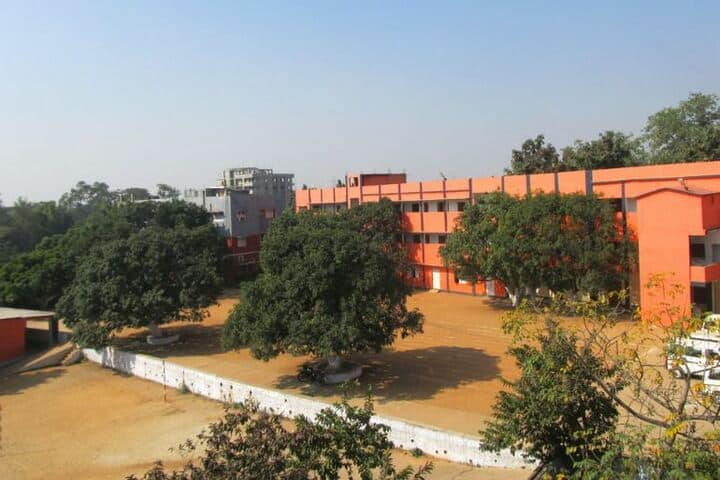 Cambridge School-Campus View
