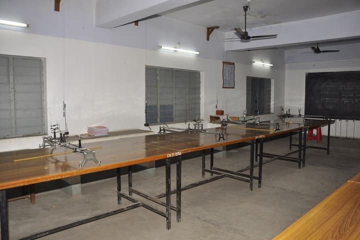 Chinmaya Vidyalaya-Physic Lab
