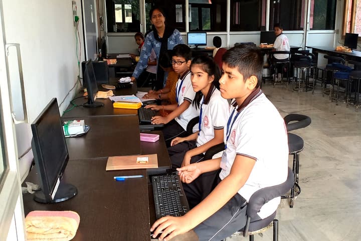 Crescent Public School-Computer Lab