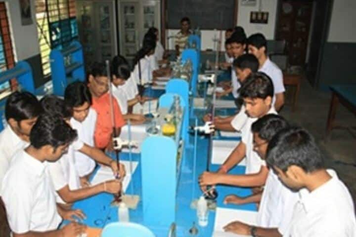 D A V Public School-Chemistry Lab
