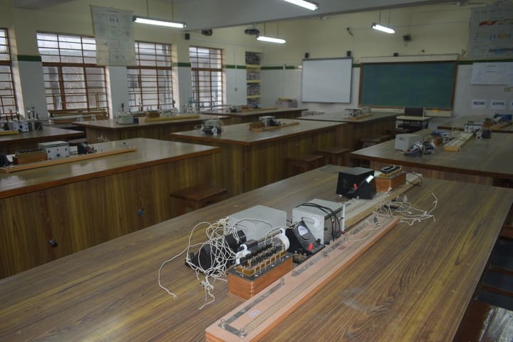 Delhi Public School-Physic-Lab