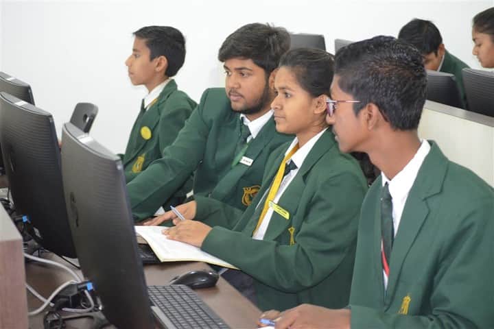 Delhi Public School-Computer-Lab