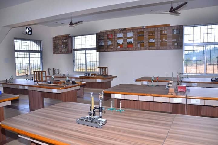 Dhanbad Public School-Lab