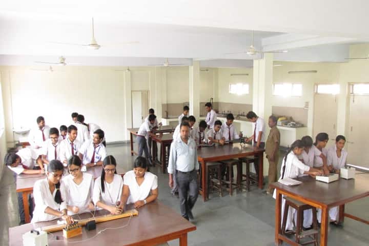Guru Gobind Singh Public School-Physics Lab