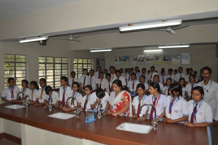 Guru Gobind Singh Public School-Biology Lab