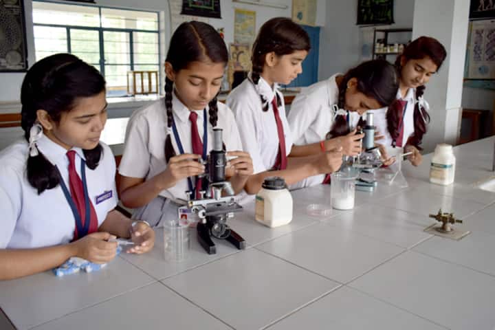 Sant Nand Lal Samriti Vidya Mandir-Chemistry Lab