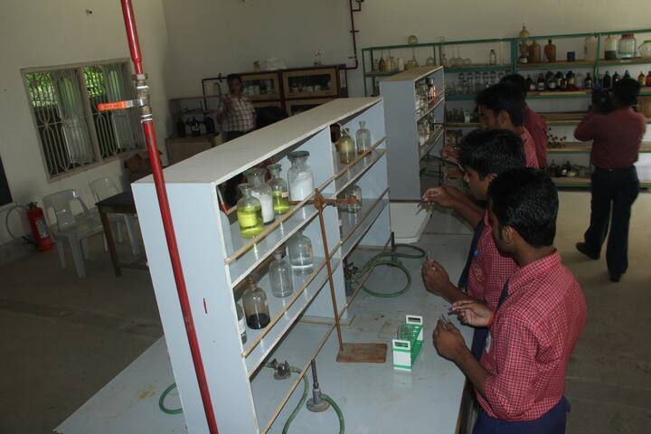 The Rama Krishna Vivekananda Vidya Mandir-Science Lab