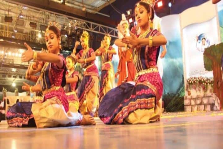 Amrita Vidyalayam-Dances