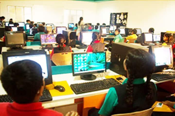 Cambridge School-Computer lab