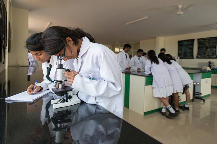 Delhi Public School-Science Lab