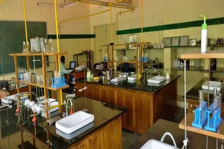Delhi Public School-Chemistry Lab