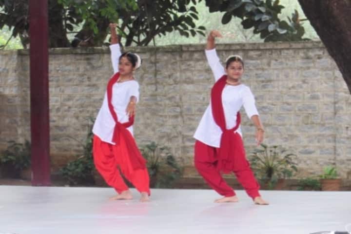 Hal Public School-Dance