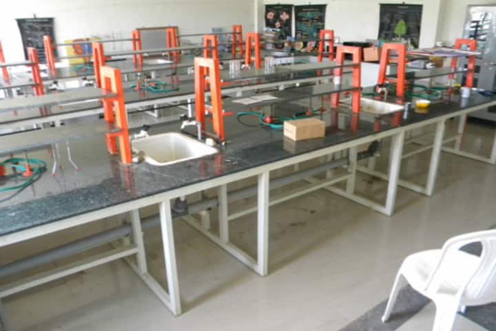 Hassan Public School-Science Lab