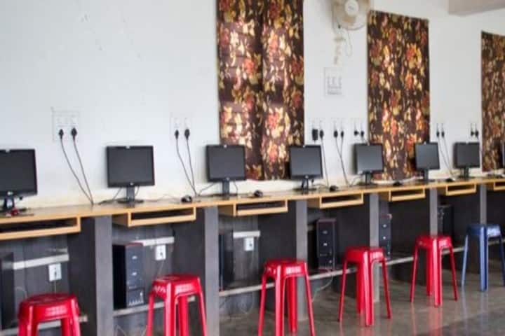 Hongirana School Of Excellence-Computer Lab