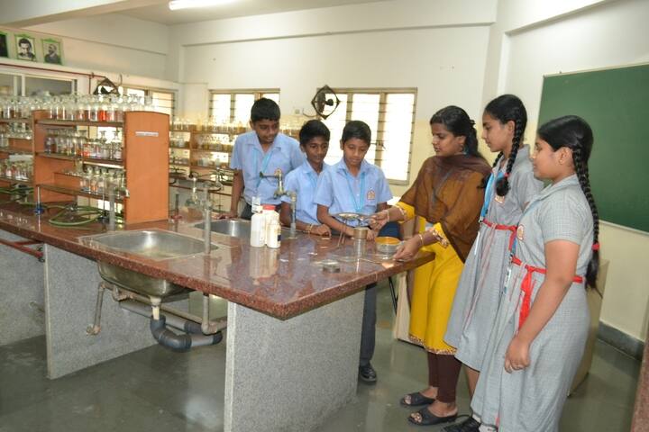 K L E Societys School-Chemistry Lab