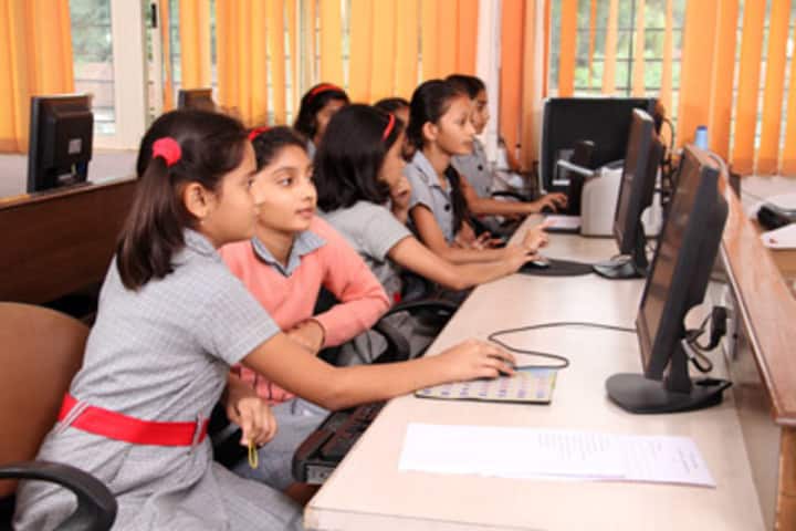 K L E International School-Computer Lab