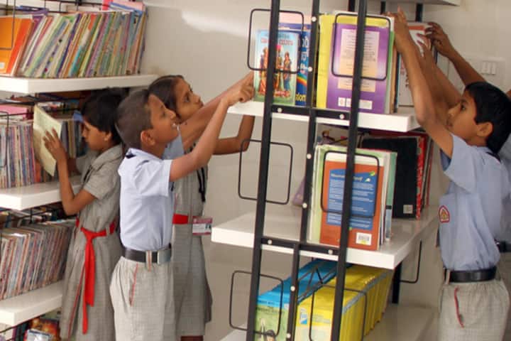 K L E Mahadevappanna Munavalli School- Library