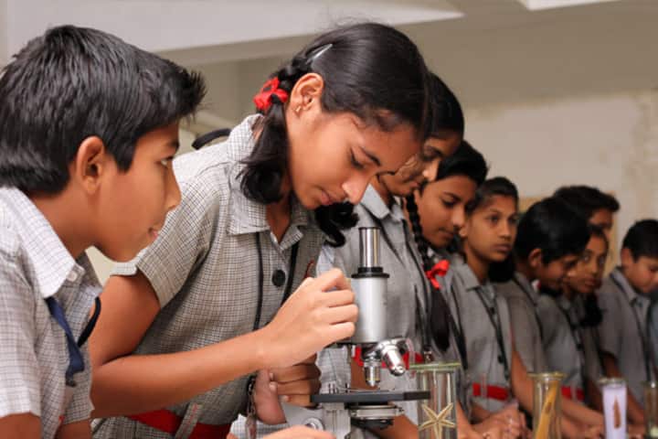 K L E Mahadevappanna Munavalli School- Science lab