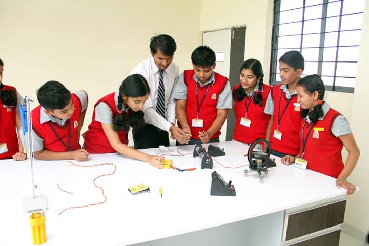 K L E Societys School-Physics Lab