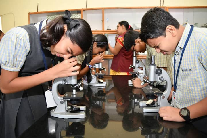 Kautilya Vidyalaya-science lab
