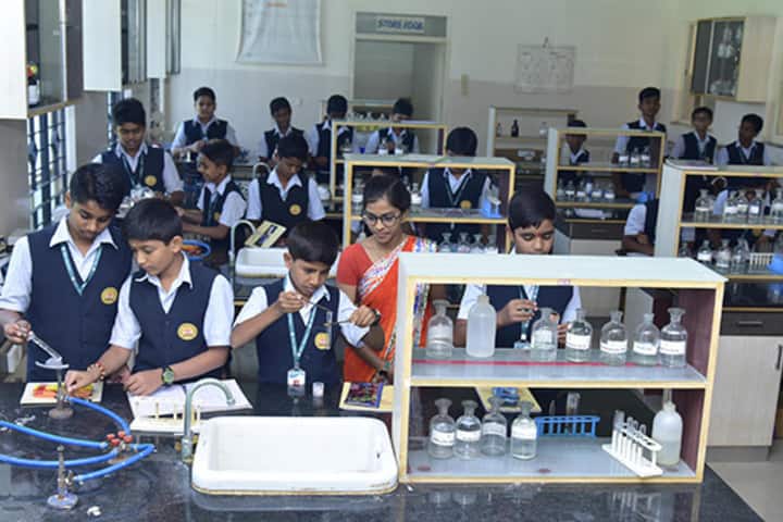 Kumadvathi Residential Central School-Chemistry lab
