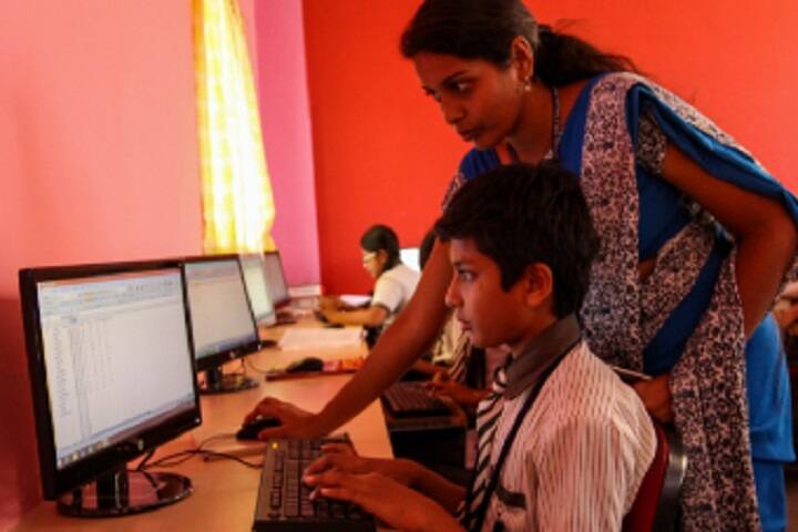 MHNational Public English School-Computer Lab